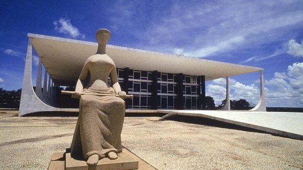 STF mantém aplicação da Ficha Limpa para condenados antes de 2010
