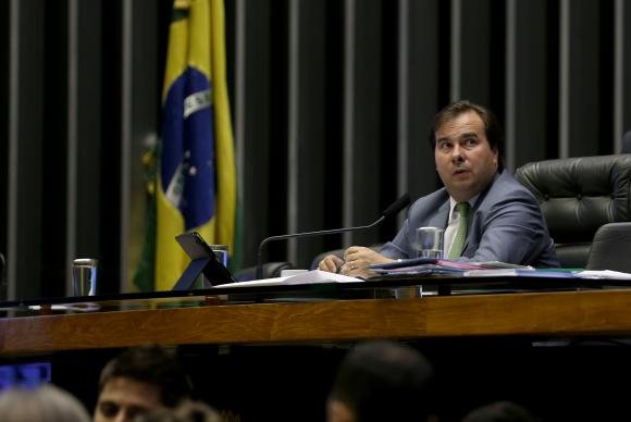 Maia quer discutir novo projeto contra tráfico de drogas e armas em fevereiro