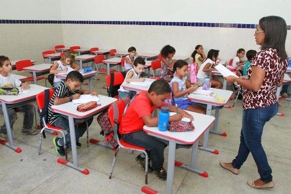 Maioria no ensino médio não aprende o básico de português e matemática