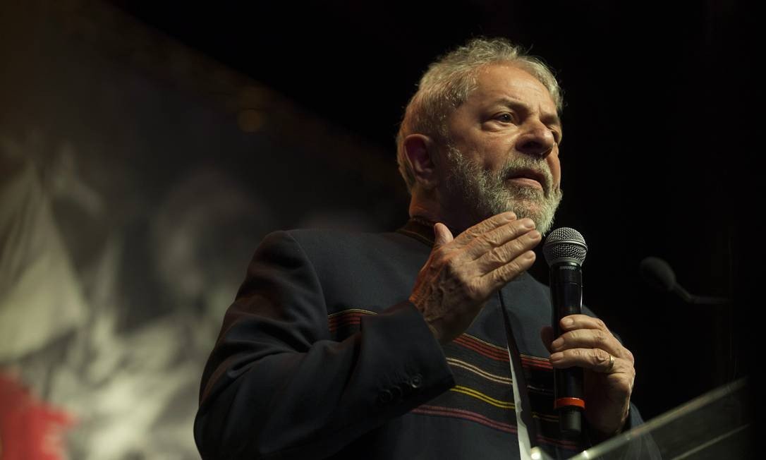SBT entra na justiça para obter o direito de entrevistar Lula na prisão