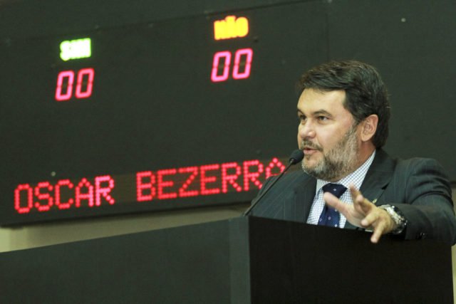 Oscar vota favorável à proposta de aproveitamento de tempo de carreira de professores da Unemat