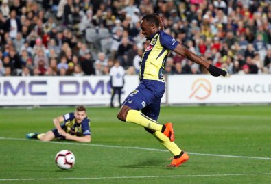 Usain Bolt estreia como jogador de futebol