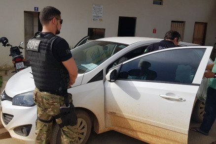 Polícia Civil apreende carro usado em fuga de assassinos de prefeito em Colniza
