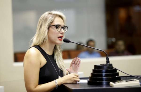 Deputada já fala em impeachment de Taques