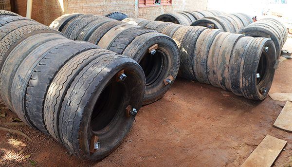 Nova Bandeirantes: Projeto inovador utiliza pneus velhos como bueiros