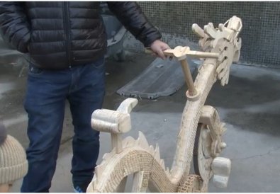 Chinês constrói bicicleta em forma de dragão