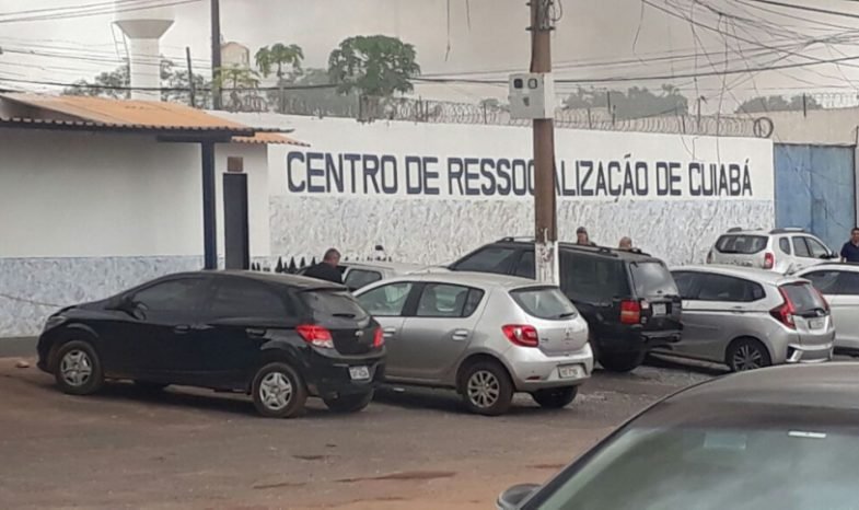 Homem acusado de Assassinato em Aripuanã 'engana' agentes, pula muro e foge de presídio de Cuiabá