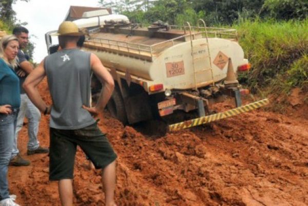 Chuvas deixam estradas intransitáveis no Norte Araguaia