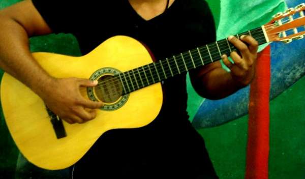 Secretaria de Cultura de Colniza inicia curso de violão