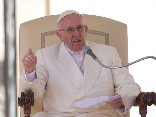 Papa diz que Igreja não quer 'dinheiro sujo' de empresários inescrupulosos