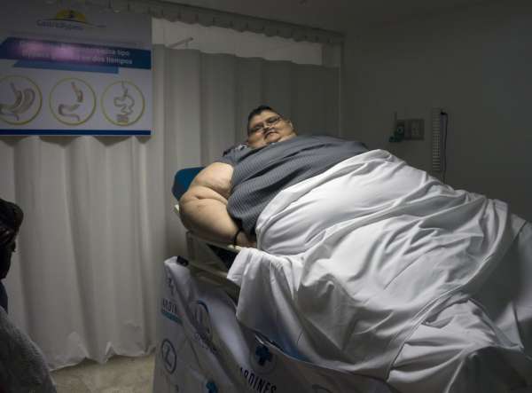 Homem mais gordo do mundo inicia longo caminho para recuperar a saúde