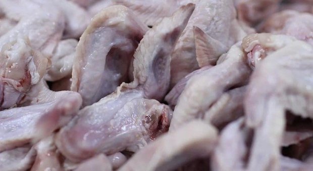China detecta coronavírus em carne de frango importada do Brasil