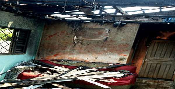 Fogo destrói residência no Bairro COHAB em Aripuanã