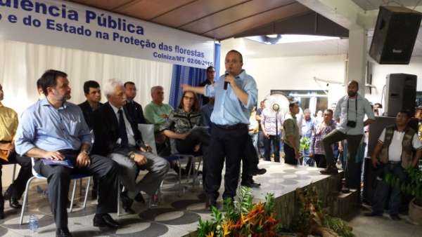 Governador de Mato Grosso visita Colniza e participa de audiência pública sobre o desmatamento ilegal