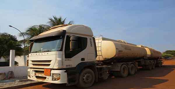 Policia de Aripuanã recupera caminhão com parte de carga de combustível roubada em Mato Grosso