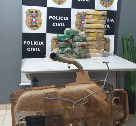 Policiais civis de Colniza, localizam 20 tabletes de pasta base camuflados em veículo apreendido