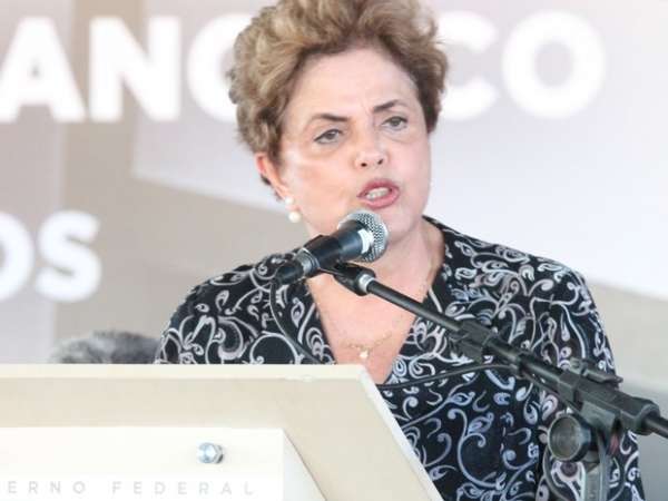 Por 14 votos a 5, comissão especial recomenda que Dilma seja julgada