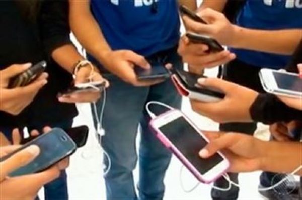 MT: Alunos são proibidos de usar celular e tablets em sala de aula