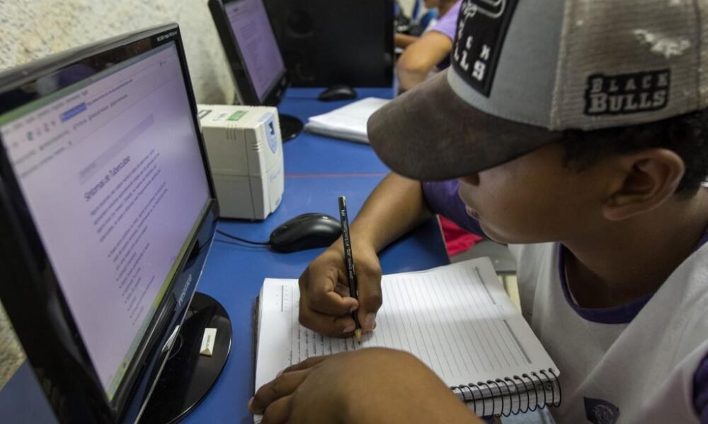 Governo de MT vai investir R$ 7 milhões na ampliação de serviços de internet nas escolas da rede estadual