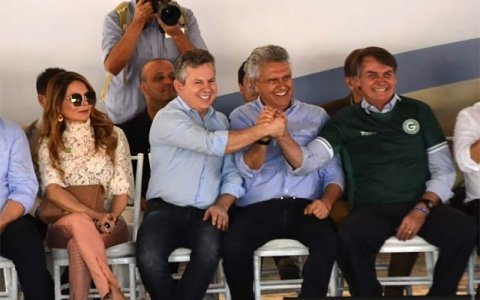 Bolsonaro chega a Mato Grosso e lança com Mauro e Caiado programa ambiental