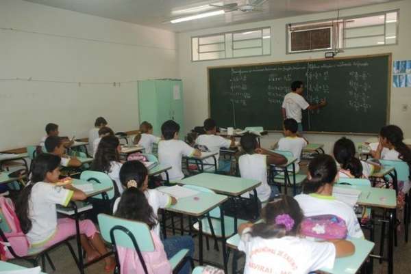Mato Grosso fica em terceiro lugar entre os estados que melhor pagam os professores