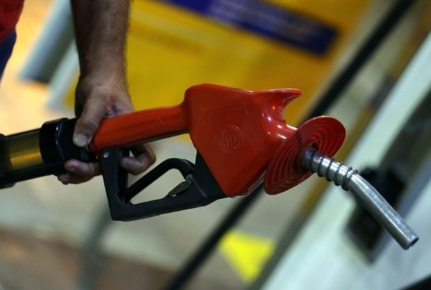 Preço da gasolina cai após 3 semanas seguidas de alta, diz ANP
