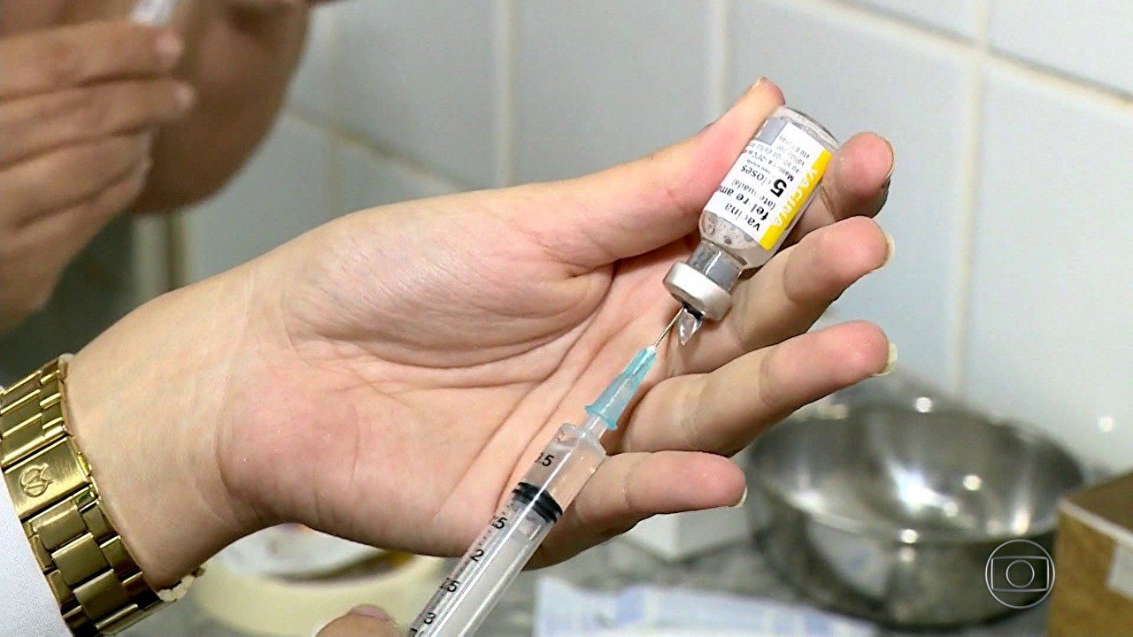 Fracionar a vacina da febre amarela: enganação ou proteção garantida?
