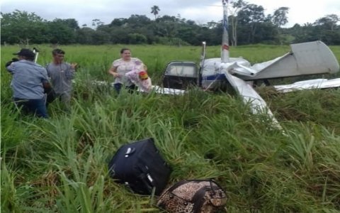 Avião cai após decolagem em Colniza; sete pessoas ficam feridas