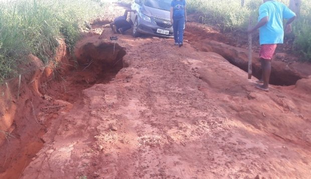 "Nunca ficou assim", moradores do Alto Celeste reclamam das condições de estradas do assentamento
