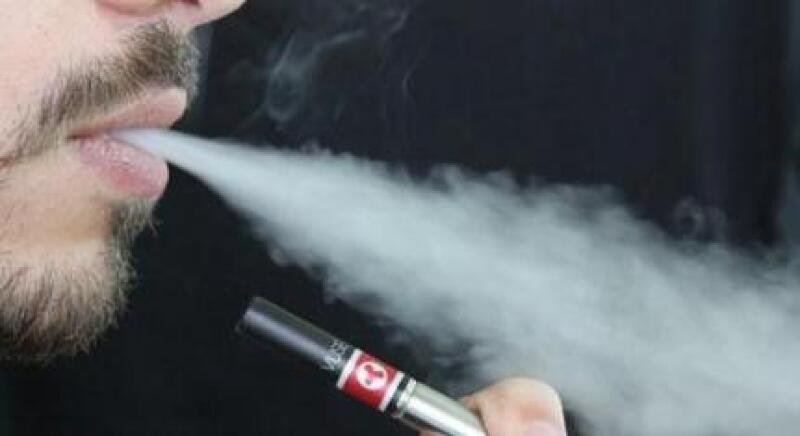 Governo proíbe venda de 33 marcas de cigarros eletrônicos