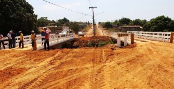 Em Colniza Secretaria de Obras finaliza construção de mais uma ponte sobre Rio Perseverança