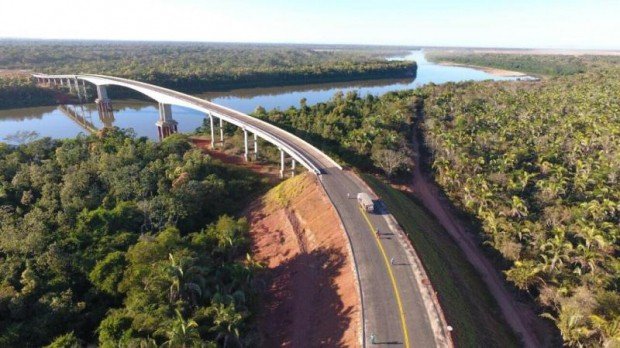 Governadores inauguram ponte que liga Mato Grosso e Goiás