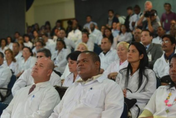 Profissionais com registro no Brasil ainda podem se inscrever no Mais Médicos