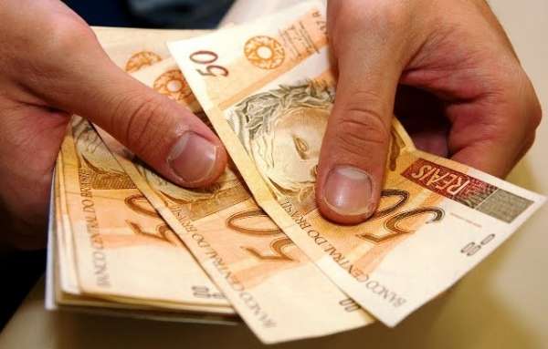 Dilma fixa em R$ 880 valor do salário mínimo a partir de 1º de janeiro