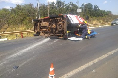 Ambulância do Samu que transportava bebê capota