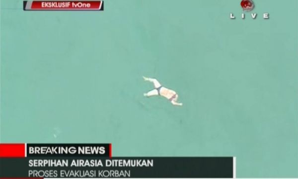 Mais de 40 corpos recuperados em buscas por avião da AirAsia