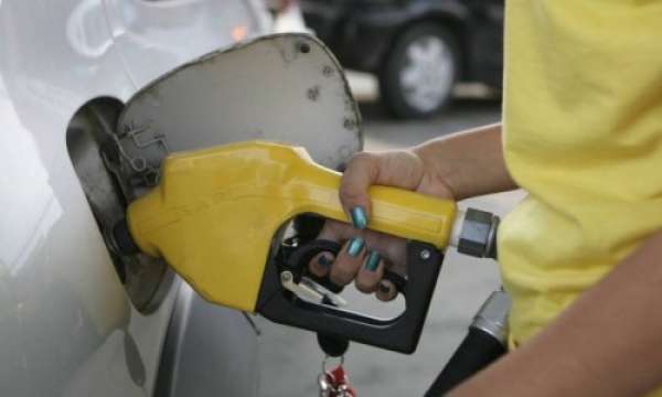 Gasolina está mais cara no Brasil do que no mercado internacional