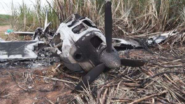 Criminosos ateiam fogo em avião para se livrar de 'provas' do tráfico; polícia apura