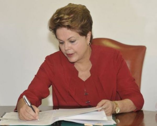 Dilma Sanciona sem vetos lei que prevê direito a porte de arma a guardas municipais