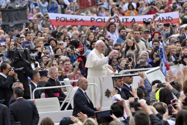 Papa pede ao Brasil paz, oração e diálogo neste momento de dificuldade
