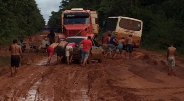 Estradas quase impossíveis de se trafegar, essa é a situação da MT 322 que liga a São José do Xingu