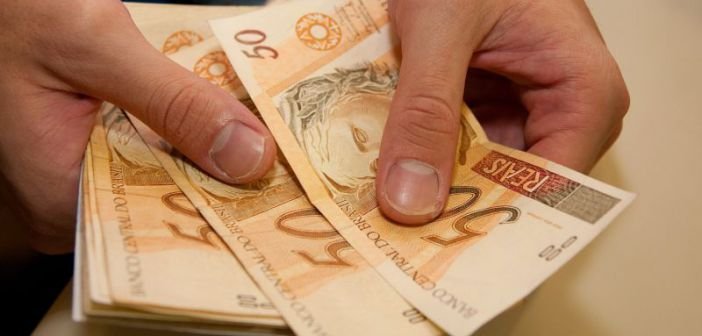 Governo aumenta para R$ 1.006 previsão para salário mínimo em 2019