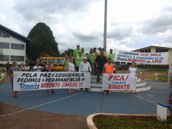 População em Apuí faz manifesto em prol de tenente