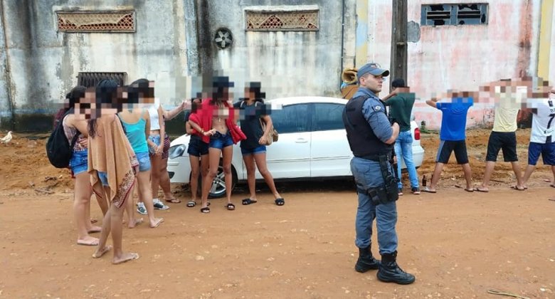 POLÍCIA MILITAR ACABA COM "FESTINHA" COM MENORES EM COLNIZA