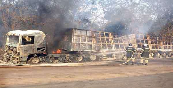 Bitrem fica completamente destruído após pegar fogo em Mato Grosso