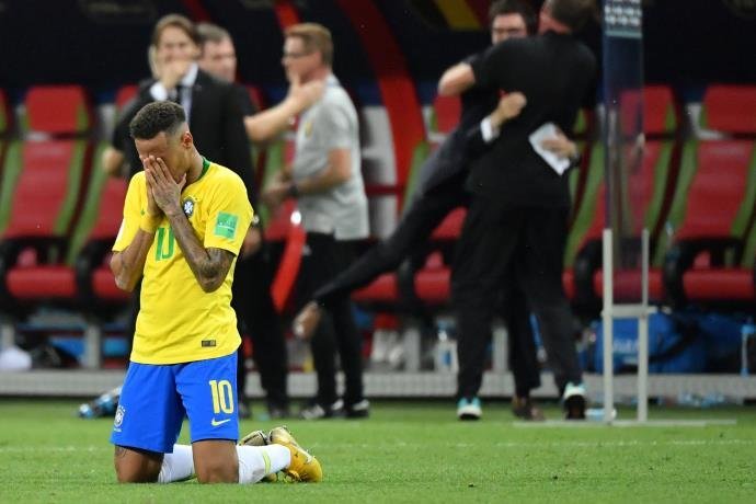 Brasil luta, mas perde para Bélgica e está fora da Copa