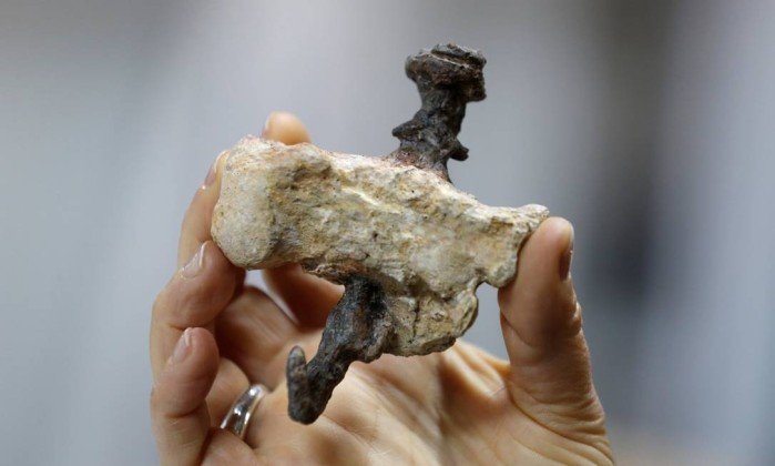 Arqueólogos descobrem pregos de crucificação e ossário que pode ter sido de Jesus 
