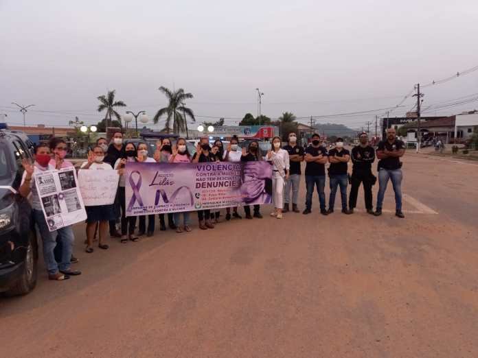 Policiais civis e sociedade organizada de Colniza promovem marcha sobre o Agosto Lilás