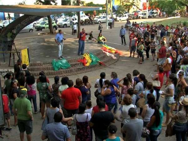 Professores da rede pública decidem encerrar greve em Cuiabá após 8 dias
