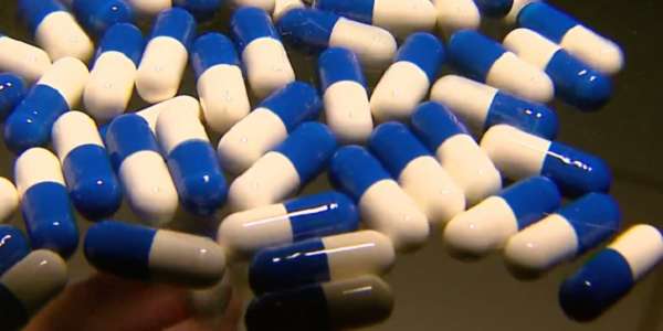 Justiça de SP suspende distribuição de "pílulas do câncer"